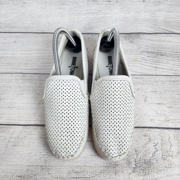 Minnetonka Pacific Loafer Slip On White Perforated Leather Shoes Women's Sz 7.5 - Picture 4 of 10